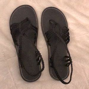 Plaka Women’s Black Sandals